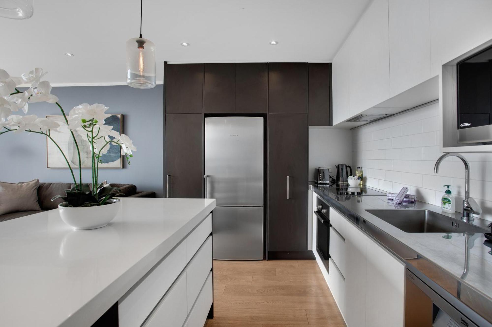 Skyline Serenade Apt With Skycity View And Parking Оукланд Екстериор снимка