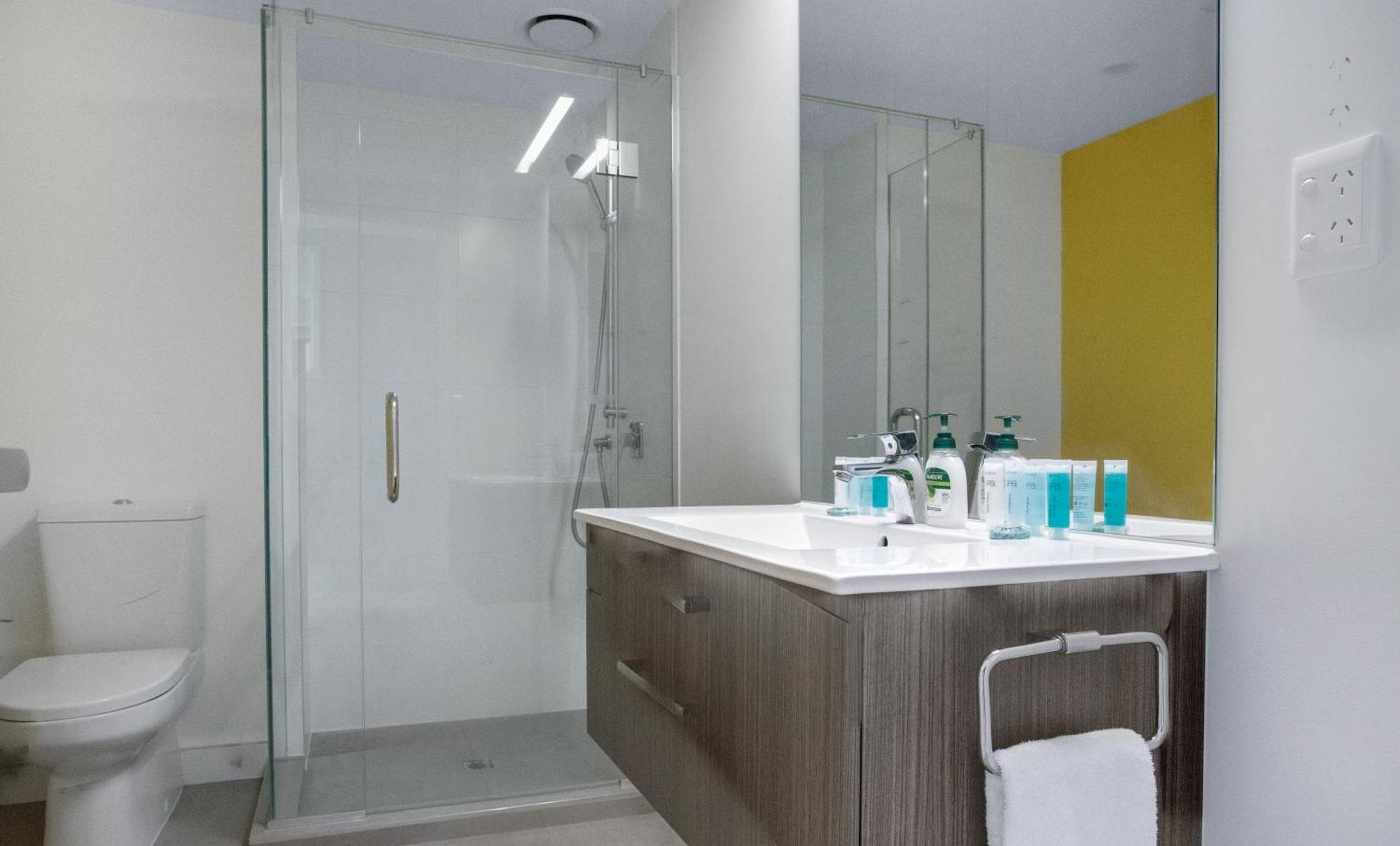 Skyline Serenade Apt With Skycity View And Parking Оукланд Екстериор снимка
